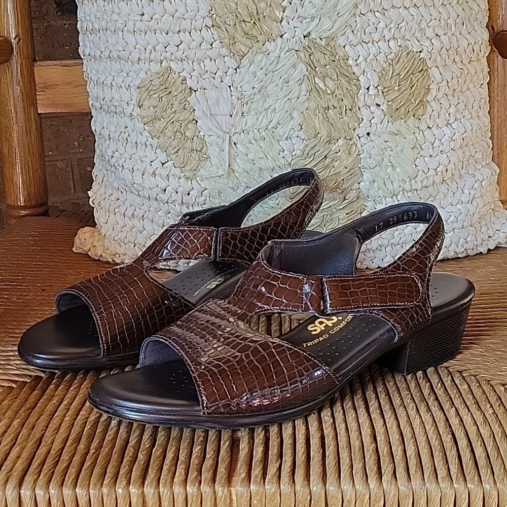 SAS Suntimer brown croc sandal, size 8.5N
